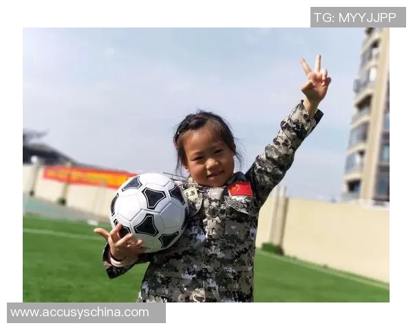 足球少女球星风采展现青春力量与梦想追逐