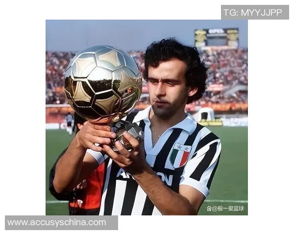 1979年足球明星：从贝肯鲍尔到普拉蒂尼，巅峰球员的辉煌历程与影响力解析